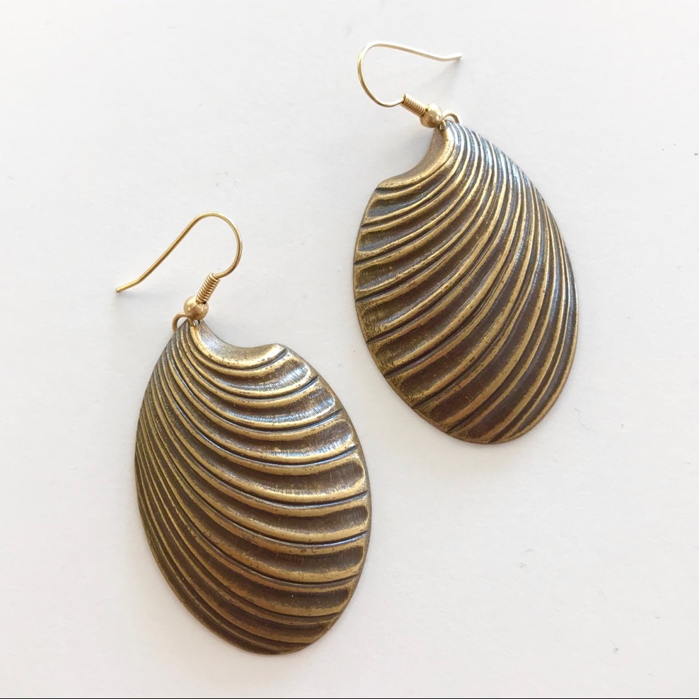 Clam Shell Dangle Earrings